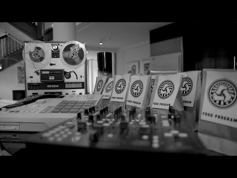 The People - Vintage Tux (Feat. Skyzoo)