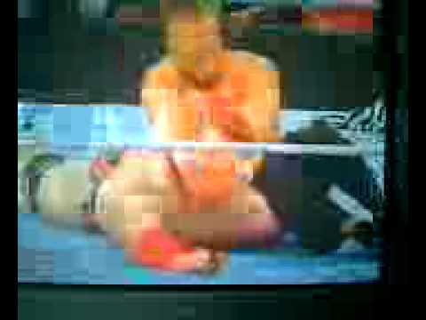 Daniel Bryan locks on the Yes lock on Sheamus on raw 6 days before Extreme rules 4/23/12