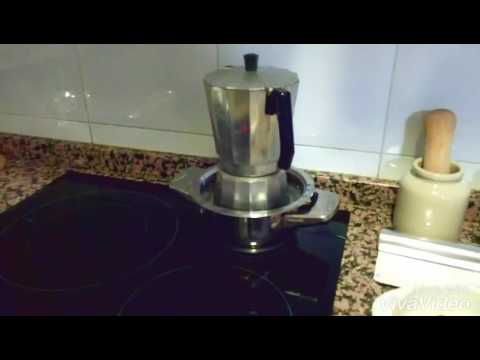 Preparar café con cafetera normal en placa de inducción