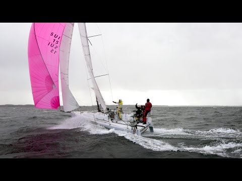 Two sides of Beneteau First 27 SE - Seascape Edition Two sides of Beneteau First 27 SE - Seascape Edition