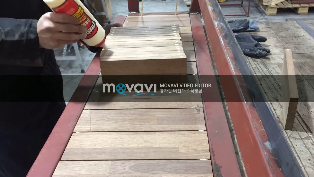 HoSeung Steel & Wood Bench