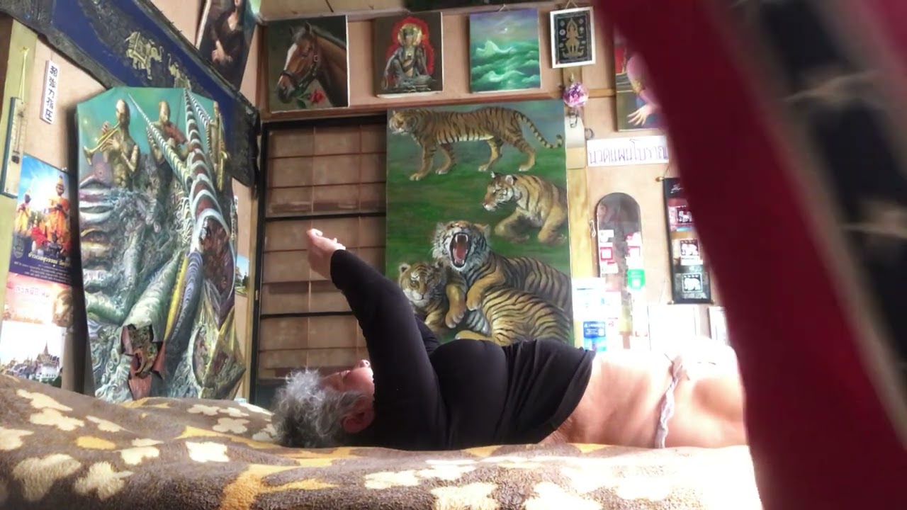 首を引くストレッチ