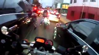 this crazy dude shows how to ride a motorbike during rush hour - WIN