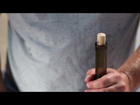 Opening a wine bottle without a corkscrew – it’s that easy!