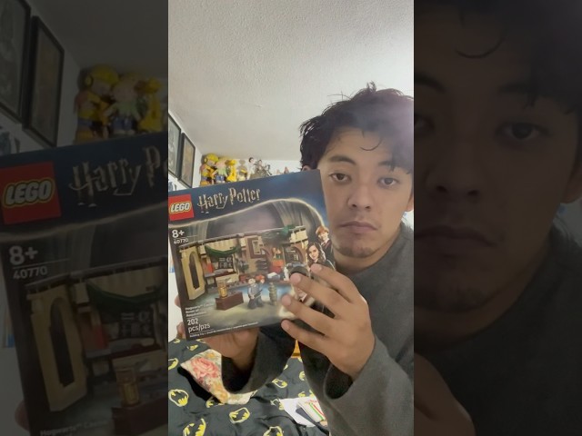 Vídeo relacionado con LEGO Harry Potter. Un año mágico en Hogwarts: Incluye un libro, tres minifiguras, piezas LEGO y un escenario desplegable
