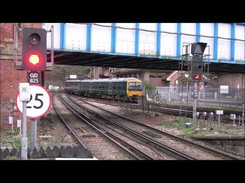 RD24789bvid.  GWR Class 165s at Guildford.