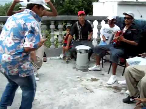 pandilleros tocando musica vallenata