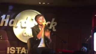 Isac Elliot - Glitter (Acoustic) live from Istanbul