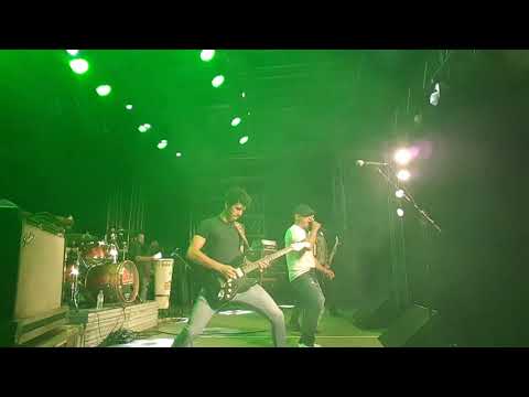 Ajoelha E Chora video