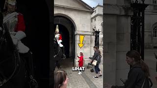 Download lagu This Young Girl with Special Needs Boldly Approaches a Royal Horse, The Guard's Reaction is Unexp... mp3