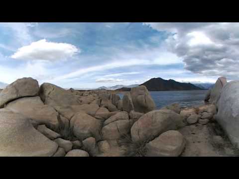 Virtual Reality Hiking - 360 Nature VR. California Lakeside Boulder Hike