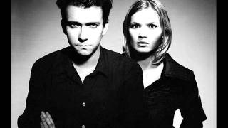 The Raveonettes - Love In A Trashcan (Lyrics).