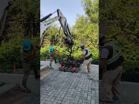 Mechanized laying of paving slabs