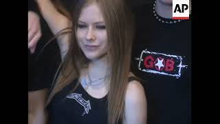 Download lagu Avril Lavigne and the band on the red carpet MTV Icon Metallica 2003 mp3