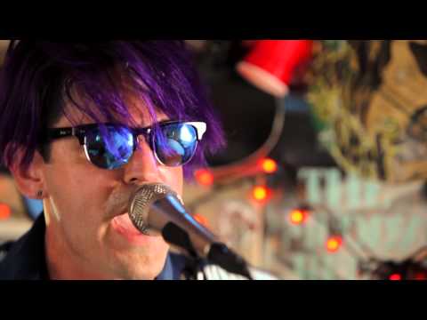 NEW BEAT FUND - "It's Cool" (Live at Red Bull Records, CA) #JAMINTHEVAN