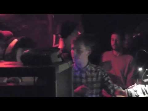 I SKANKERS play KAMOSIS TAFARI got to be strong : dub corner 16