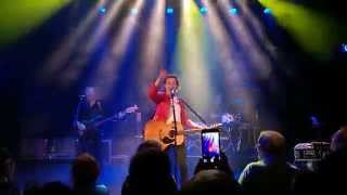 "Nothing's gonna stop us now" / "It never rains in southern California" live by Albert Hammond