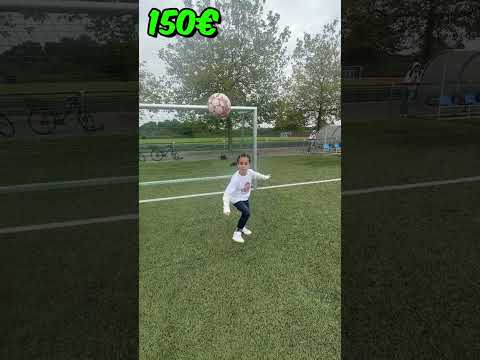 1 time holding the ball up = 50€ 🤑 #football #lukasbrawlstars #marvinvlogt #icrimax #football