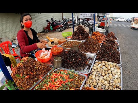 Most Popular Place Exotic Food in Phnom Penh Street Food @Royal palace - Cambodian Food Tour