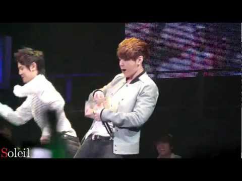 [FANCAM] BEAST (비스트) Junhyung's Tissue Dance [2nd Official B2ST Fanmeeting 120422]