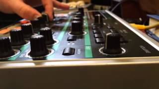 Video thumbnail for Yamaha DX200 FM Synth Sounds by darksideothetune