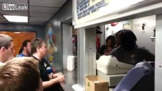 Chicago Fast Food Workers Ain't Taking No Sh1t from Angry Customer