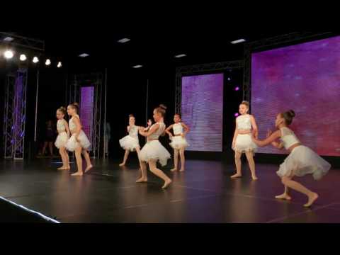 Showstopper Finals 2017  - 'Corner' by Allie Moss, Mini Advanced Division