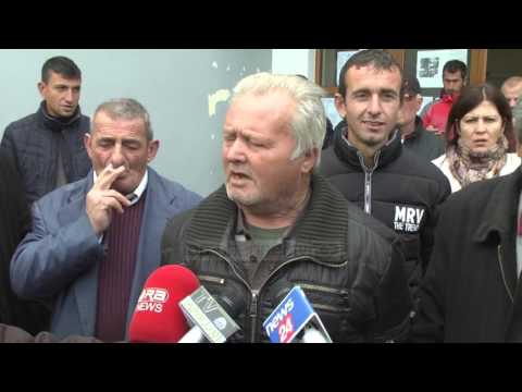Patos, banorët e Zharrëz në protestë - Top Channel Albania - News - Lajme