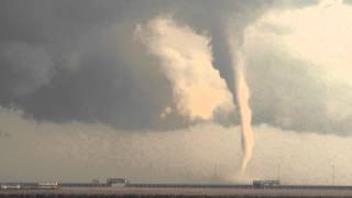 preview picture of video 'Waterspout in Qatar. Смерч в море.'