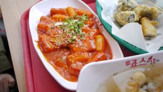 preview picture of video 'Korean Food : Jaws Hot Topokki (죠스떡볶이)'