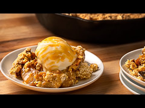 Caramel Apple Crisp in a Skillet (How to Make a Caramel Apple Crisp Fall Dessert)