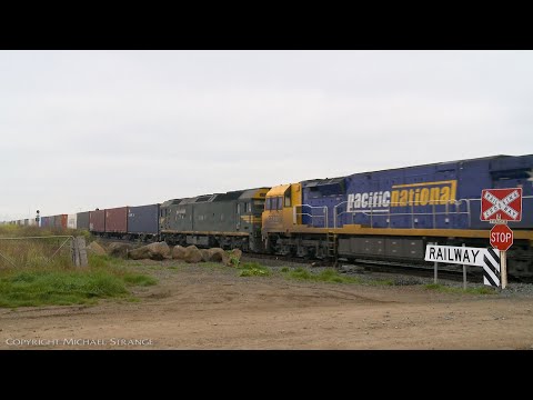 Pacific National 7AM5 Container Freight Train - PoathTV Australian Railways