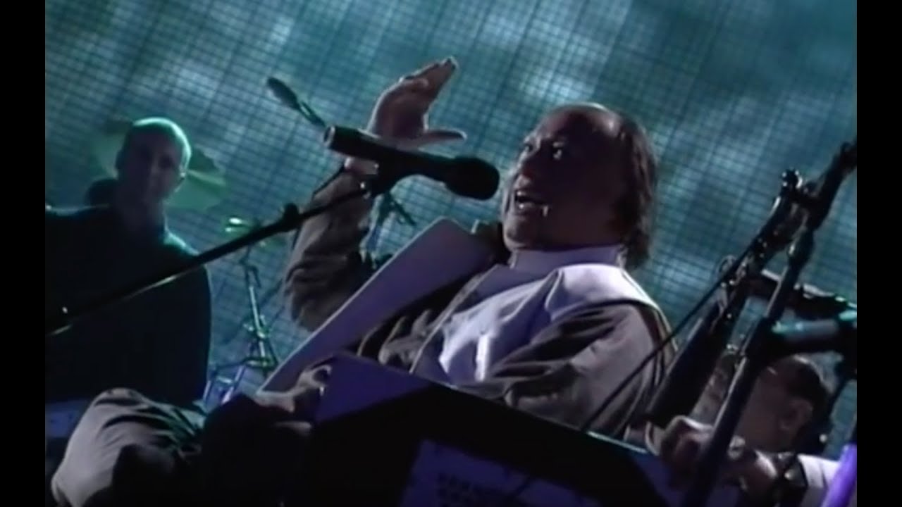 Putar video Peter Gabriel - Signal To Noise Live (ft. Nusrat Fateh Ali Khan) sekarang Peter Gabriel - Signal To Noise Live (ft. Nusrat Fateh Ali Khan)