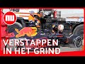 Auto Verstappen afgevoerd na spin in Barcelona | NU.nl