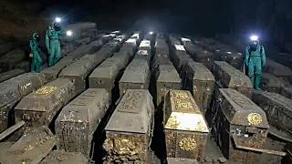 Download lagu 지하 300m에서 발견된 '수백 개의 금빛 관'... 과학자들이 즉시 봉쇄한 이유 mp3