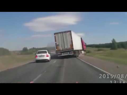 2016 Skoda Octavia Causes Huge Truck Crash
