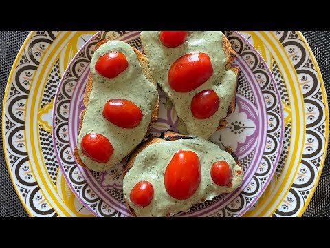BRUSCHETTE RICOTTA E BASILICO LIGHT/ BRUSCHETTAS RICOTTA AND BASIL/BRUSCHETTAS RICOTTA Y ALBAHACA