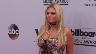 BBMAs 2017 FashionCam Taylor Grey