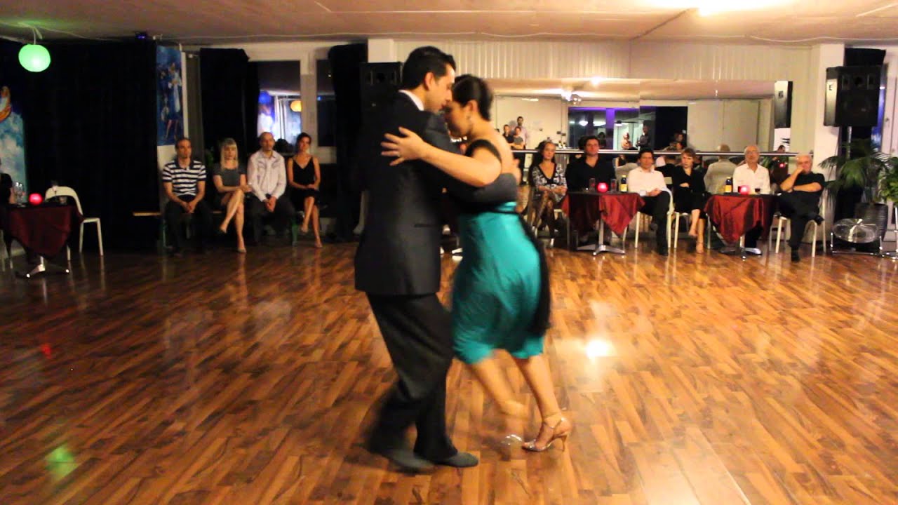 Facundo De La Cruz & Paola Sanz in Cuartito Azul on the 25.10.14 dancing Vals