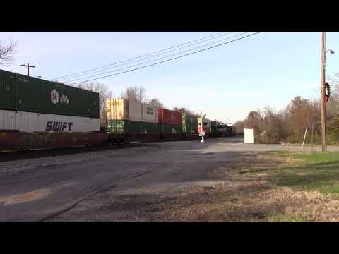 NS 6743 & NS 6979 lead NS 223 through Junction City, Ky 11-17-18