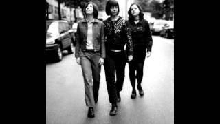 Sleater Kinney -Words And Guitar.wmv