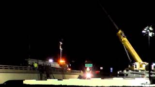 preview picture of video 'TIME LAPSE - Interstate 65 Bridge Beam Set - Sonora, KY 04/01/2015'