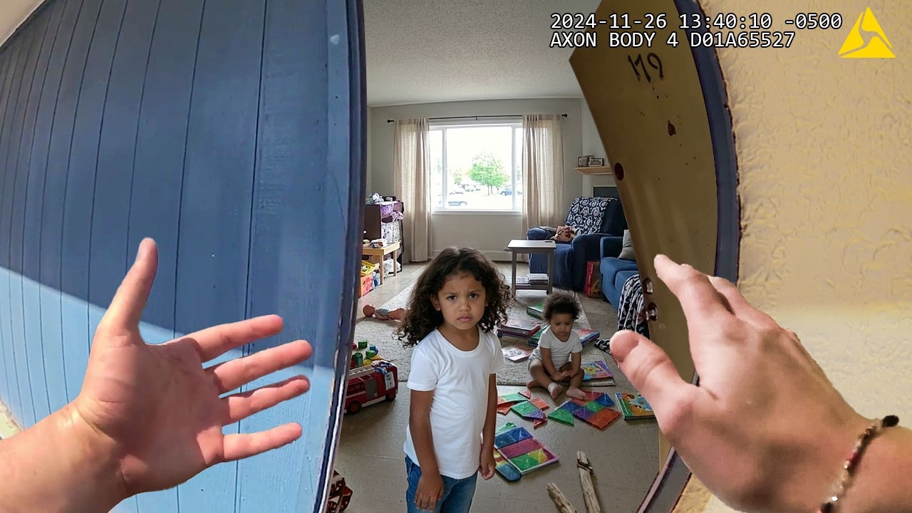 Police Save 2 Kids Crying Alone in Locked Home for 4+ Hours