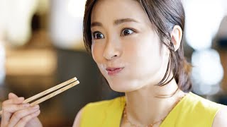 上戸彩、ノースリワンピ＆浴衣姿で豪快にうどんをすする！　丸亀製麺新CM＆メーキング