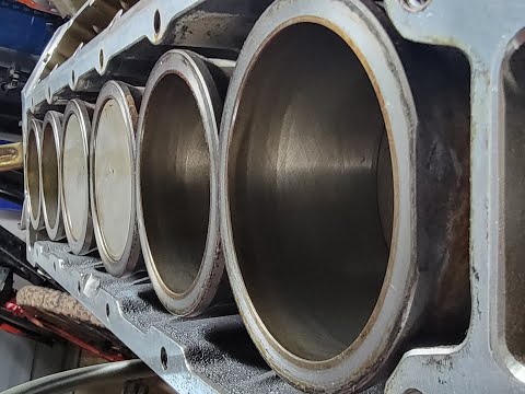 Jag XJS rebuild part 8. Bottom end together and V12 crankshaft weighed.