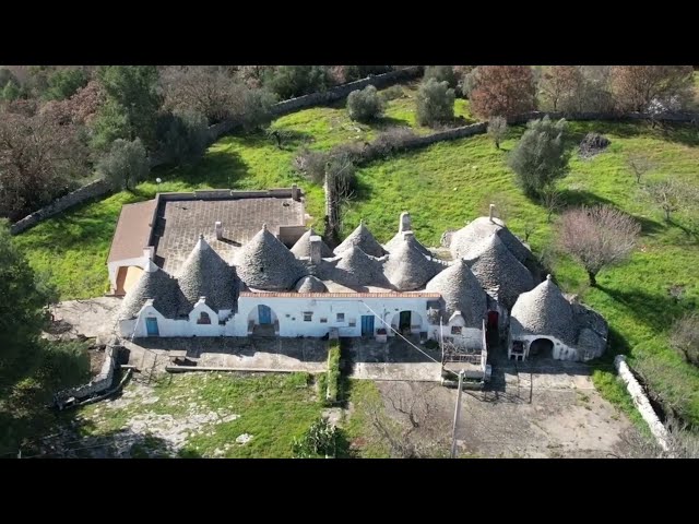 Rif. 1724 Gruppo di trulli in vendita nella spendita Valle D’Itria di Ostuni