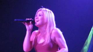 Kelly Clarkson - What&#39;s Up Lonely - Nashville