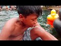 Bocil Mandi Di Sungai