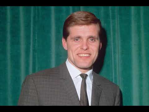 Ronnie Carroll's death mentioned on the Ronan Collins Show (16th April 2015)