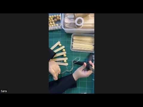 ورشة "ابتكر من الأعواد الخشبية أعمال فنية" من ورش الأنشطة الصيفية بمركز سالم بن حم الثقافي